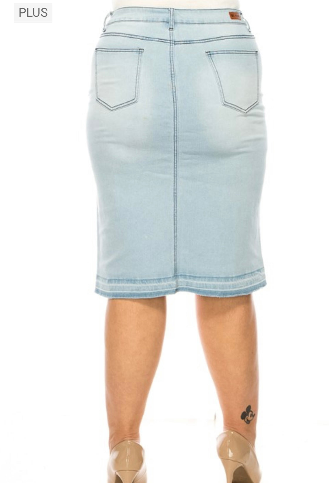 Charming Denim Skirt in Small - 3X