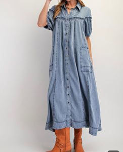 I love me some denim dress** Preorder** ETA 5/16